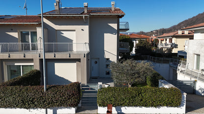 Villa a schiera di testa
