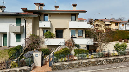 Villa Semi indipendente con giardino