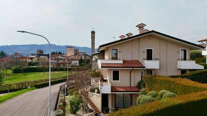 Villa Semi indipendente con giardino