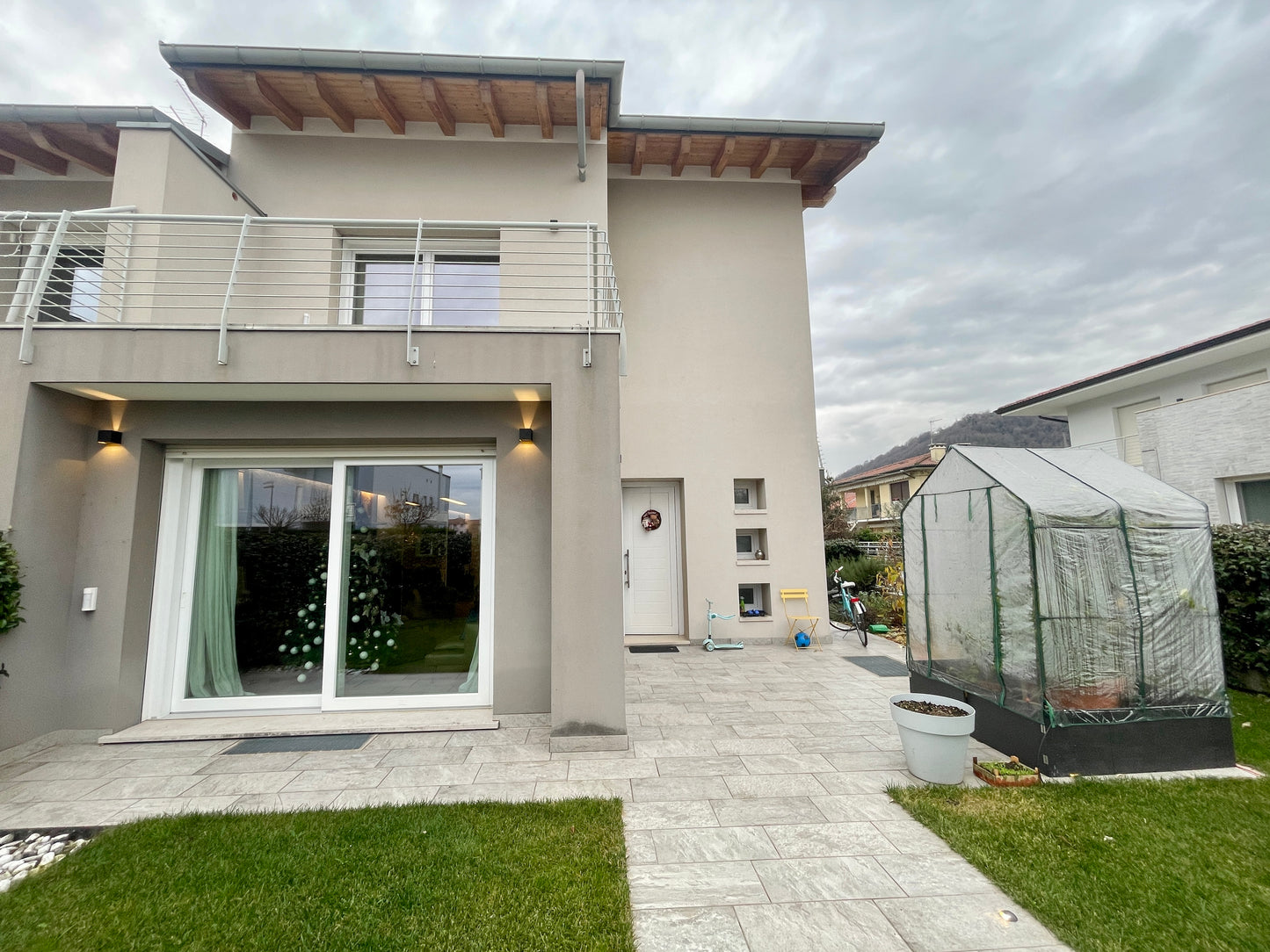 Villa a schiera di testa