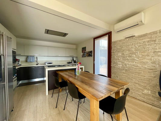 Villa Semi indipendente con giardino