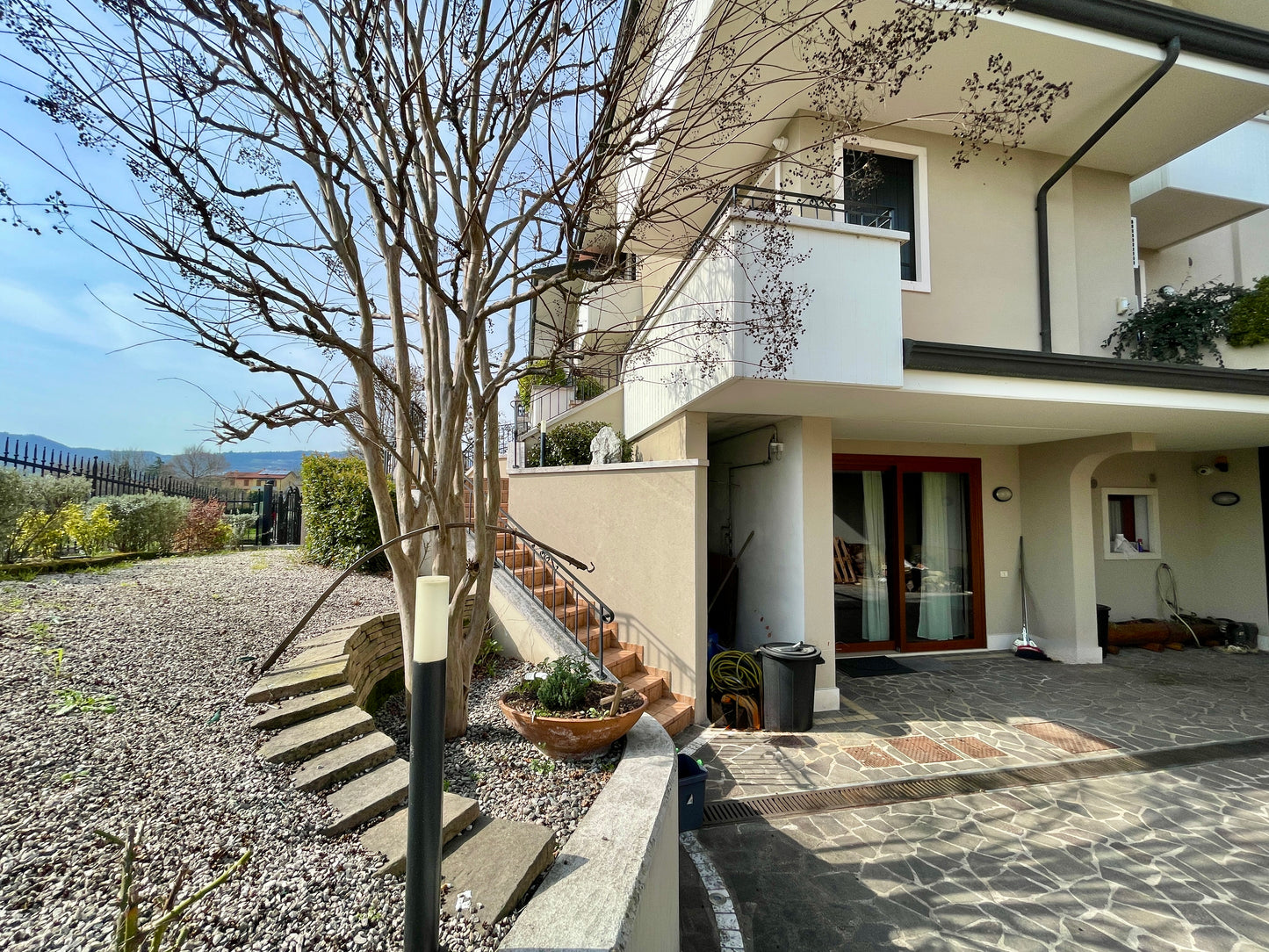 Villa Semi indipendente con giardino