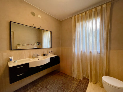 Villa Semi indipendente con giardino