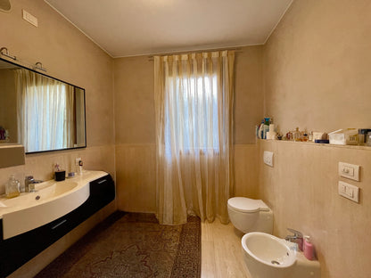 Villa Semi indipendente con giardino