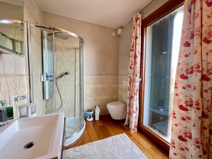 Villa Semi indipendente con giardino