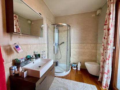 Villa Semi indipendente con giardino