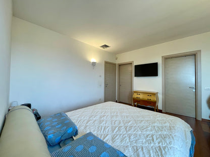 Villa Semi indipendente con giardino