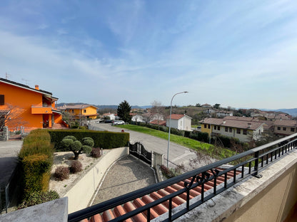 Villa Semi indipendente con giardino