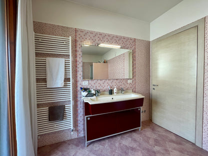 Villa Semi indipendente con giardino