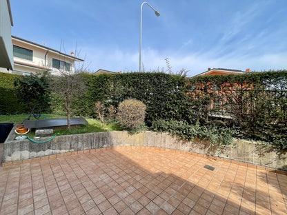 Villa Semi indipendente con giardino