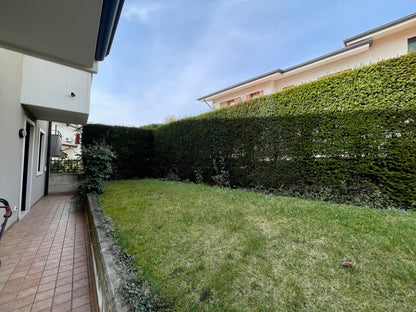 Villa Semi indipendente con giardino