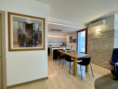 Villa Semi indipendente con giardino