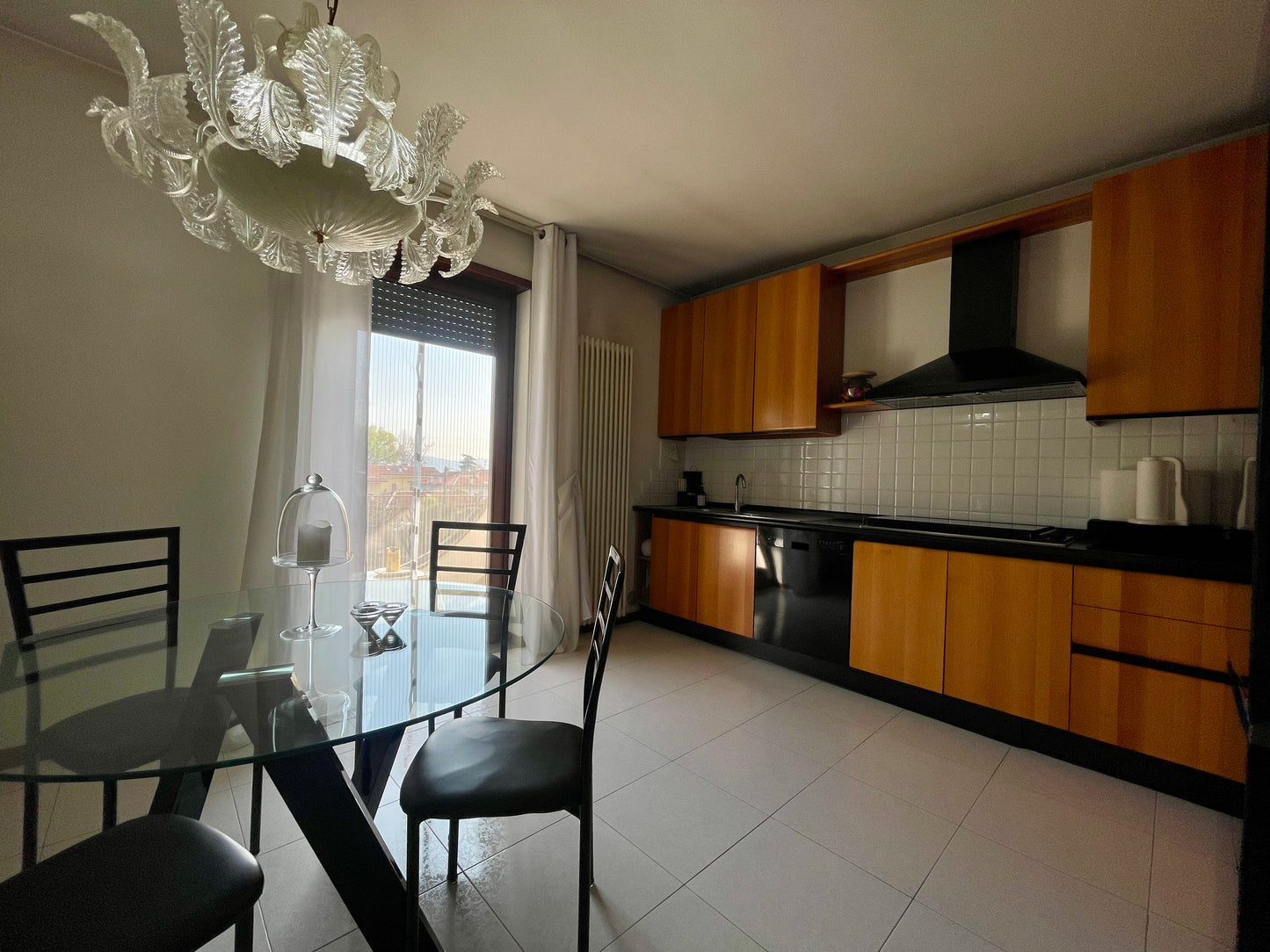 Casa a schiera di testa con giardino