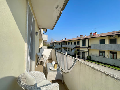 Casa a schiera di testa con giardino