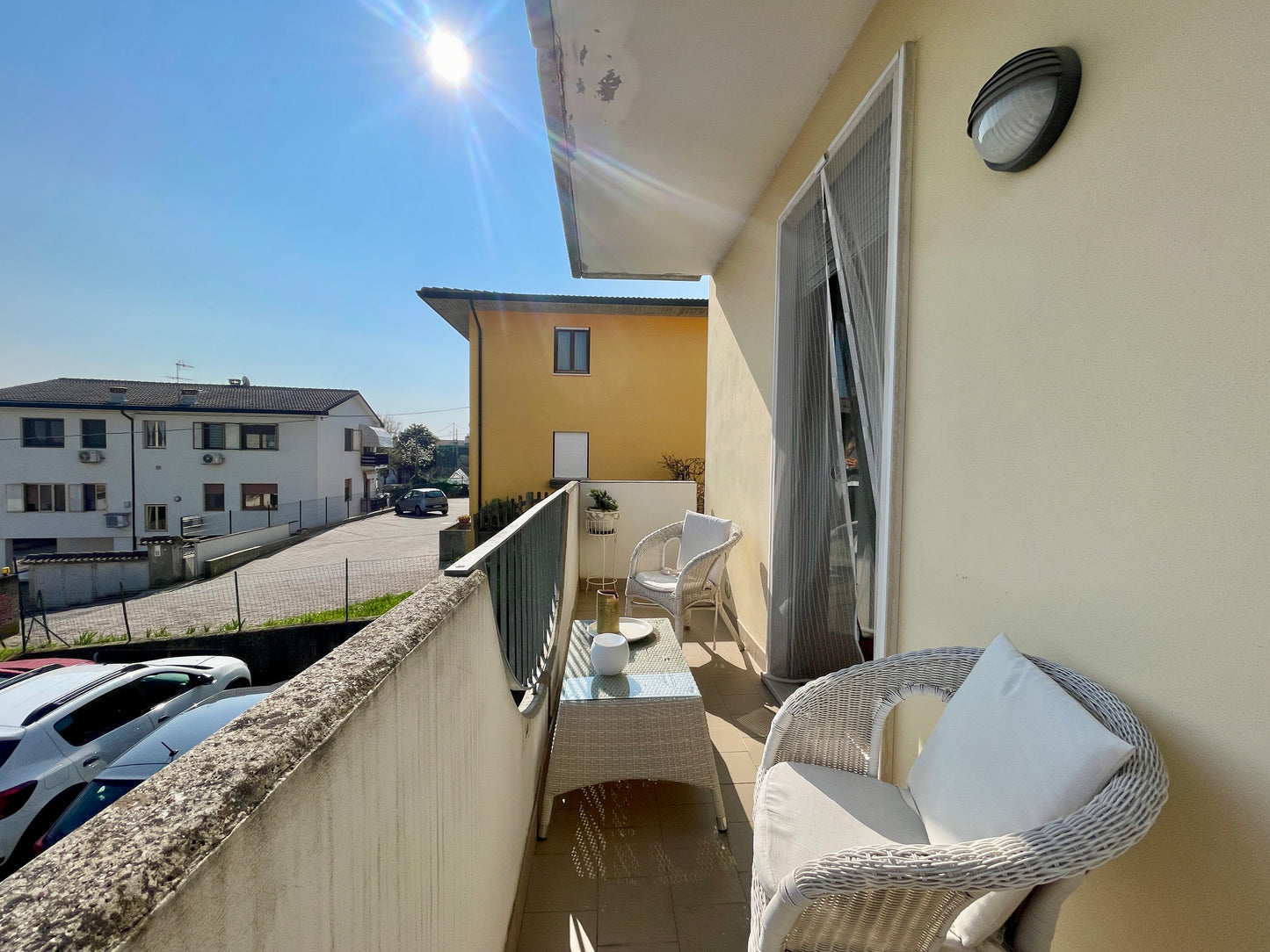 Casa a schiera di testa con giardino