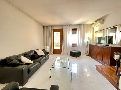 Casa a schiera di testa con giardino