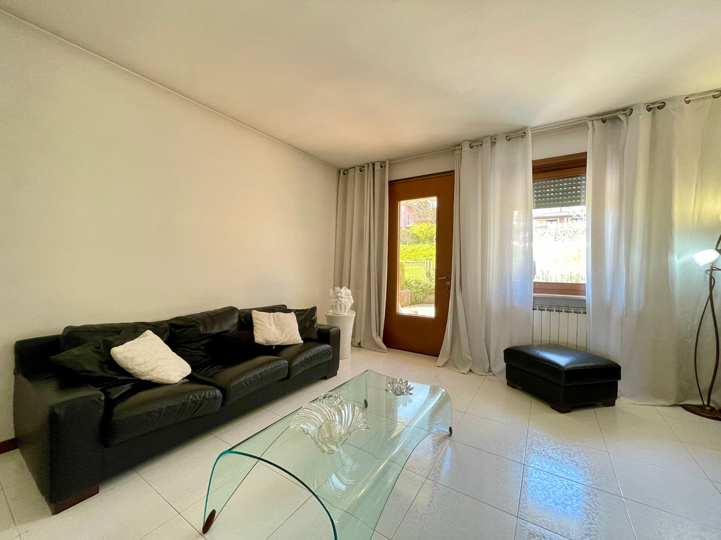 Casa a schiera di testa con giardino