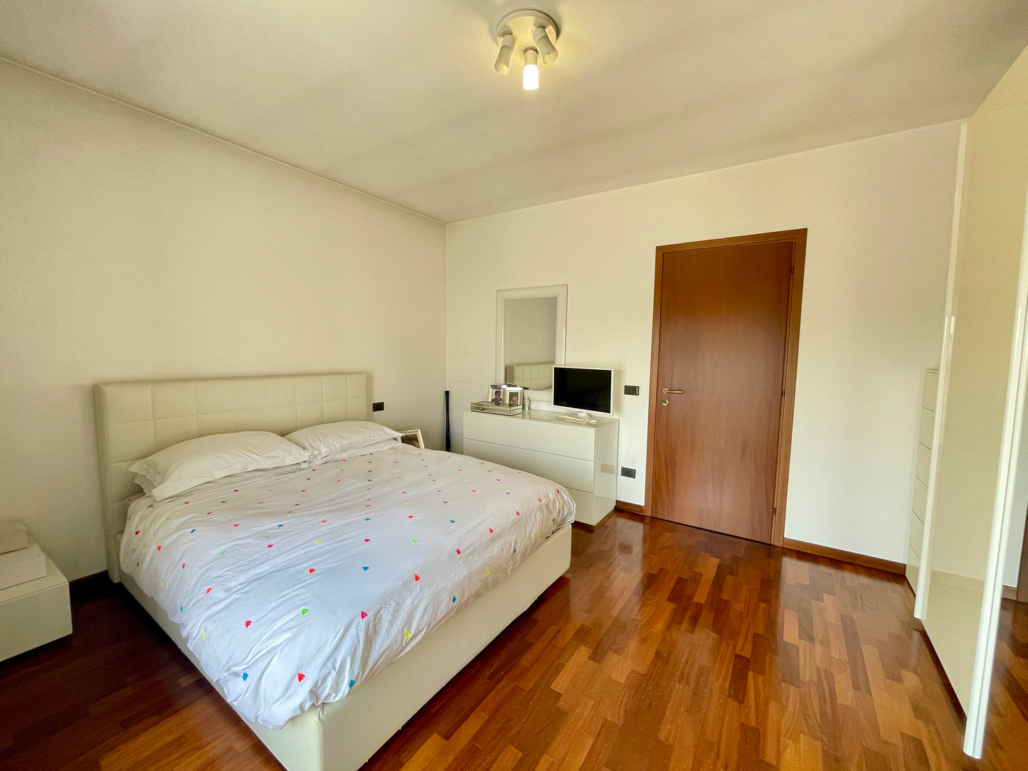 Casa a schiera di testa con giardino